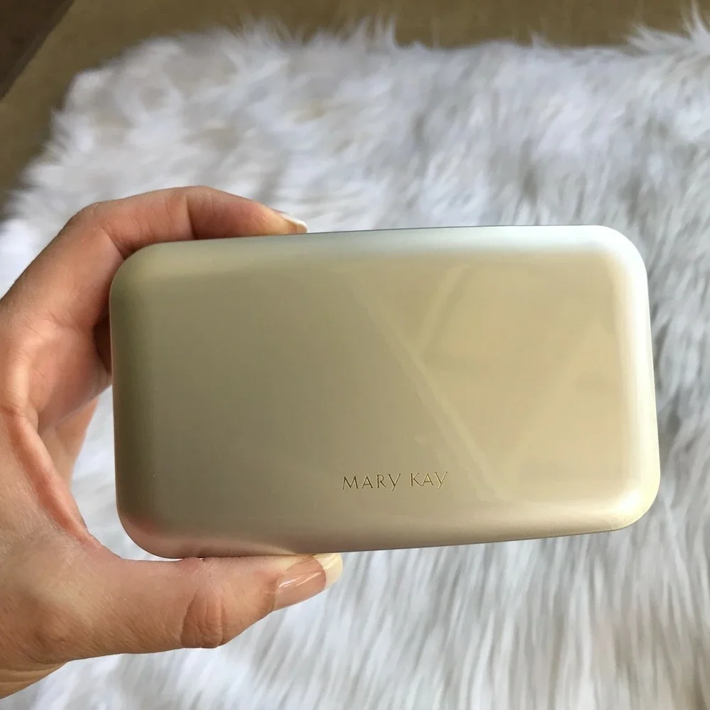 Mary Kay FOUNDATION COMPACT ‎ 869100 PLATINUM Empty Refillable NIB NEW